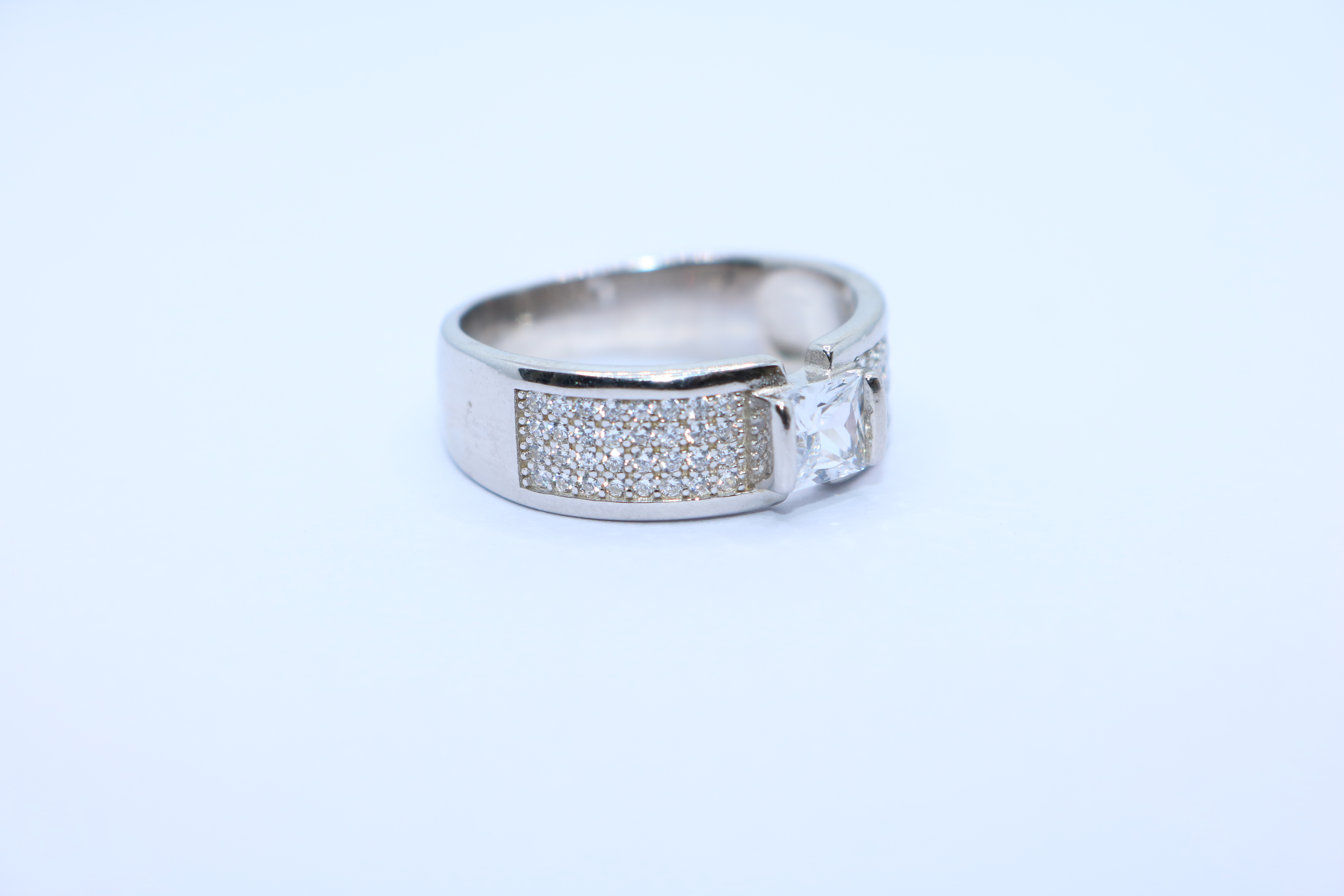 GR0053 925 Sterling Silver Men’s White Solitaire Ring | Classic Statement Ring for Men