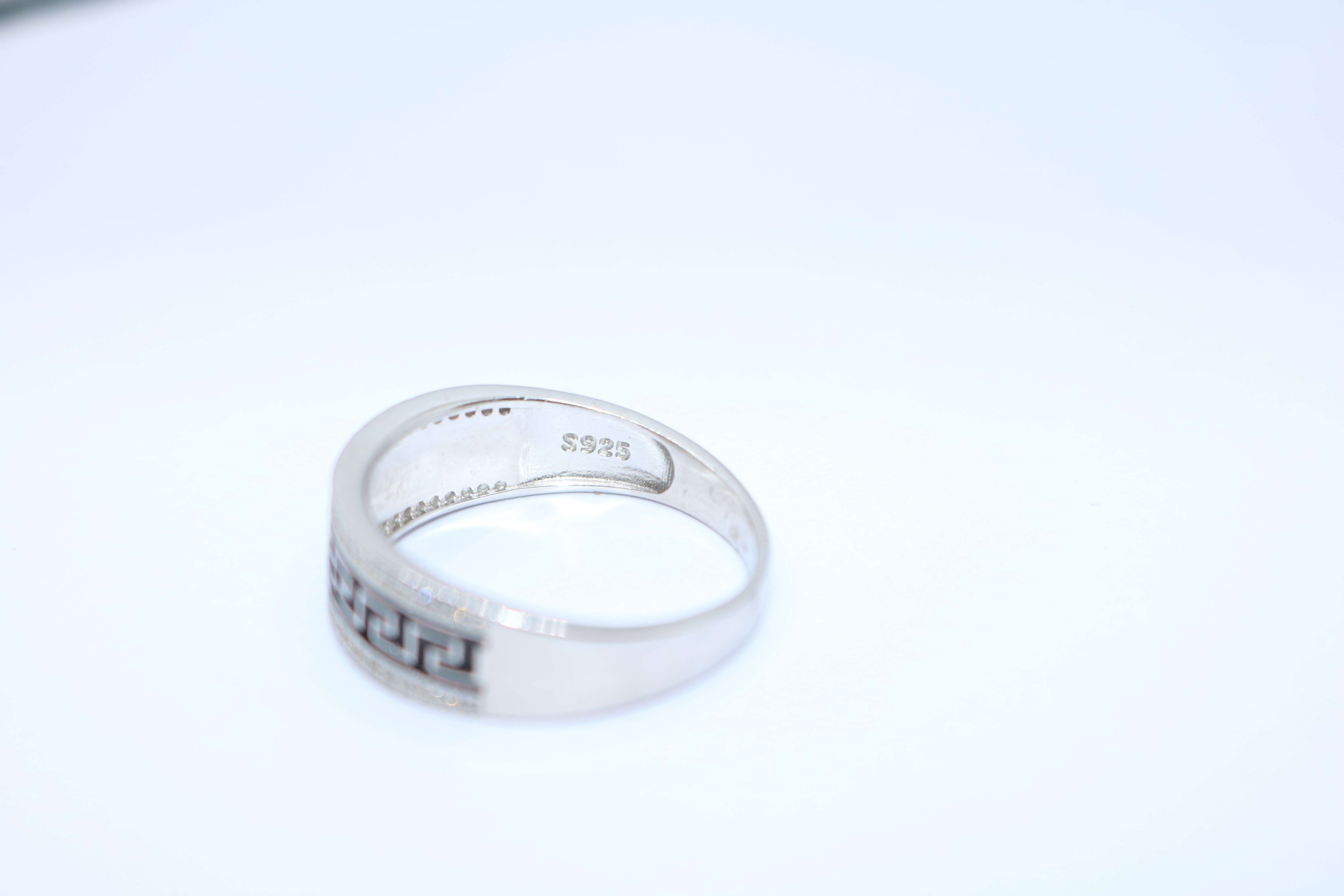 R0167 925 Sterling Silver Men’s Black Enamel & White Stone Band Ring